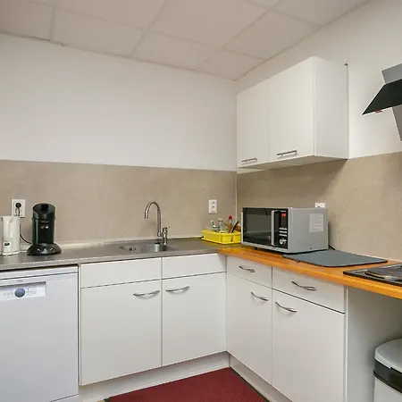 Tourist Travel אכסניה