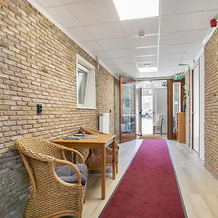 אכסניה Tourist Travel