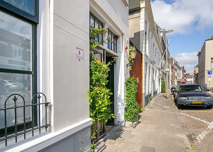 Hostel Tourist Travel *