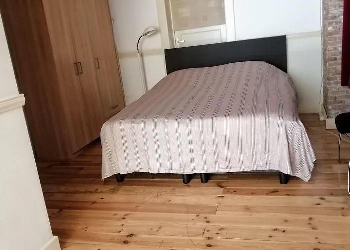 Hostel Tourist Travel Schiedam